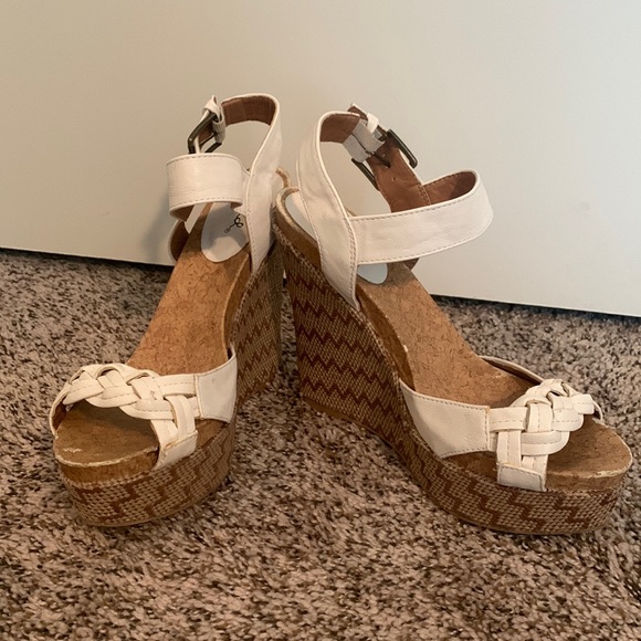 Qupid Wedges - Picture 1 of 6